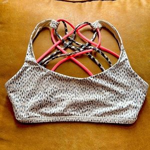 Lululemon Free to be Wild Bra Sz 6 Animal Print RARE